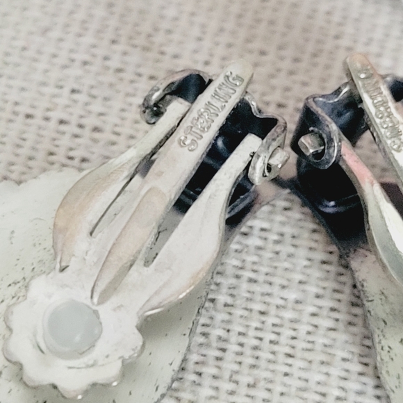 VINTAGE Sterling silver leaf clip on earrings - Picture 3 of 5